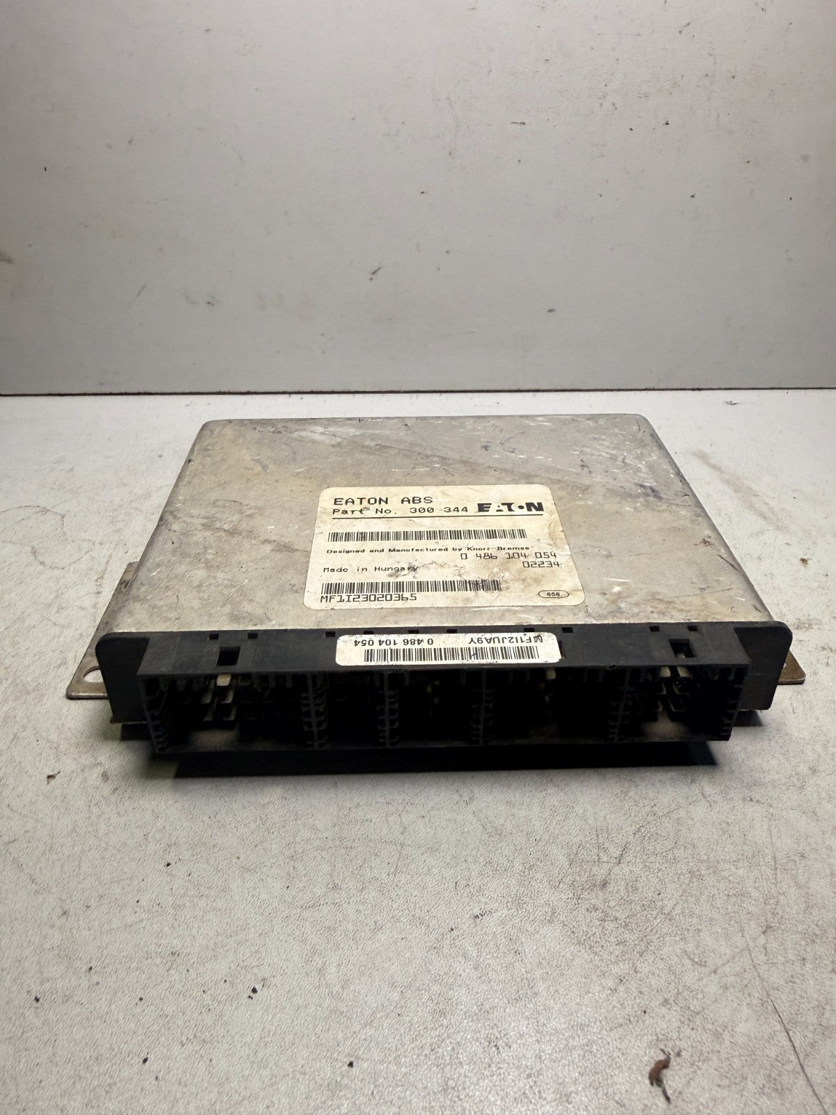 0 486 104 054 MACK 2003 MR688 BRAKE CONTROL MODULE  ABS OEM